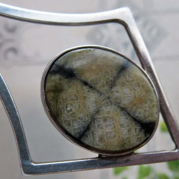 画像: クロス模様の天然石シルバーペンダント