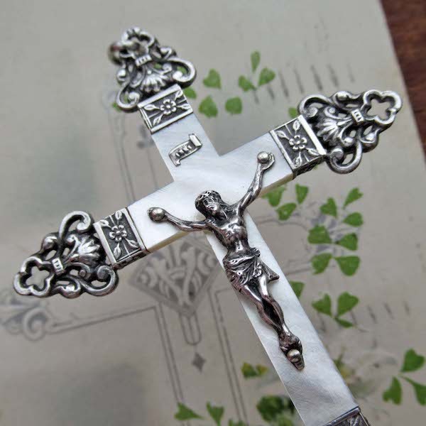 画像: シルバー×マザーオブパールの十字架