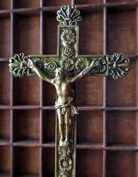 画像: 天使とお花の卓上十字架（19世紀）