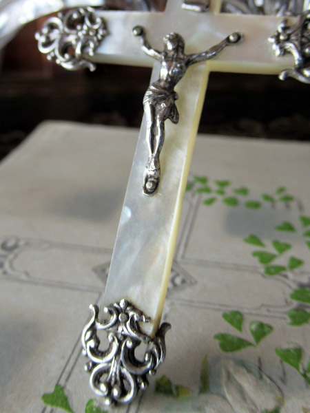 画像: シルバー×マザーオブパールの十字架