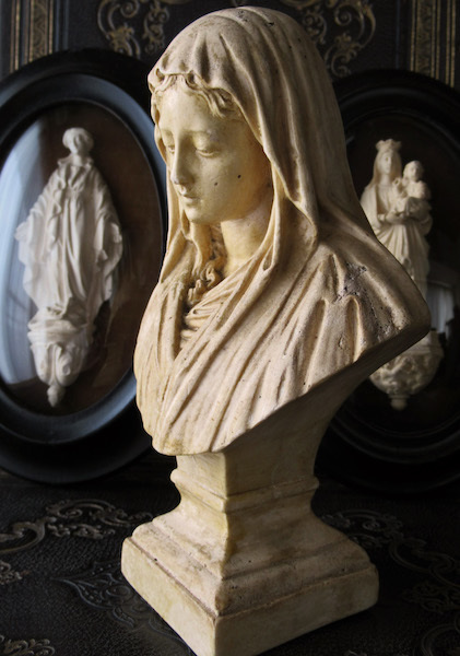 画像: 聖母マリアの石膏像