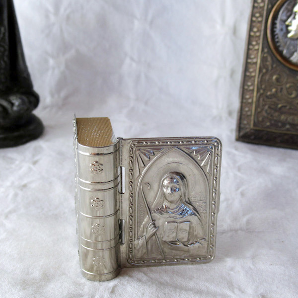 画像: 聖女オディールのブック型ケース