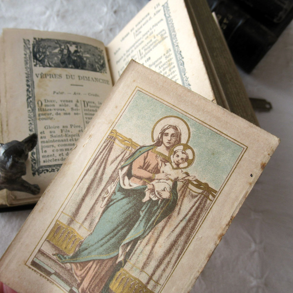 画像: 1900年の革製祈祷本（留金具付き）
