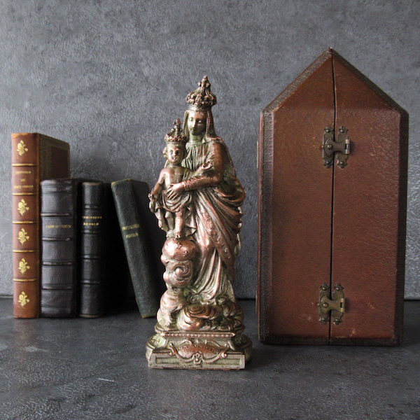 画像: 革張りの箱に納められた聖母子像（19世紀）