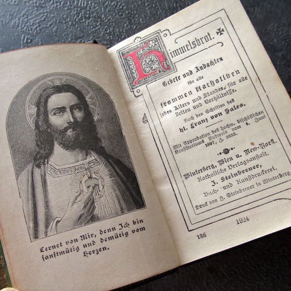 画像: 1924年の祈祷本（留金具付き）