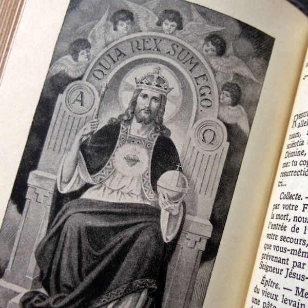 画像: 聖杯が刻まれた祈祷本(1935年)