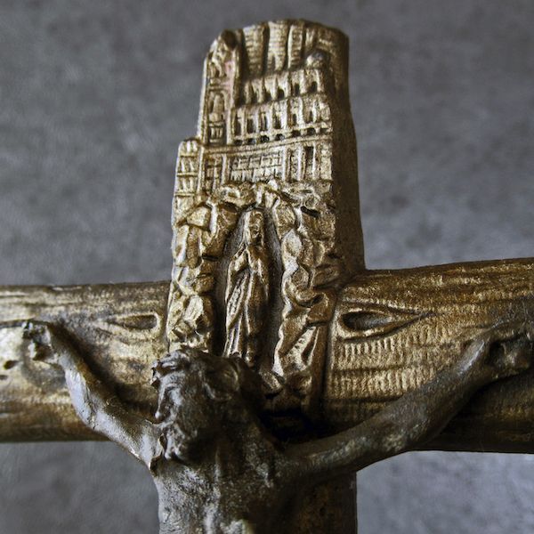 画像: ルルド聖母が刻まれた十字架(19世紀)