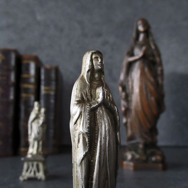 画像: 祈りの聖母マリア像