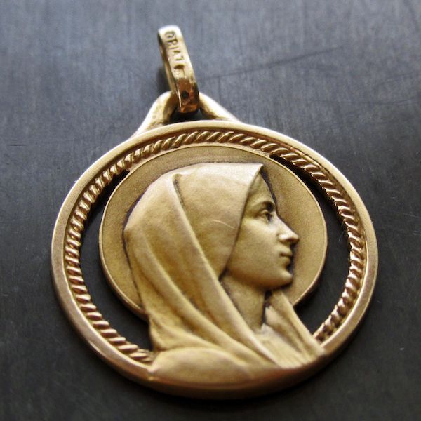 画像: 聖母マリアの金鍍金メダイ（ORIA社）