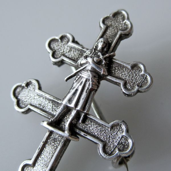 画像: 聖ジャンヌダルクとロレーヌ十字のシルバーブローチ