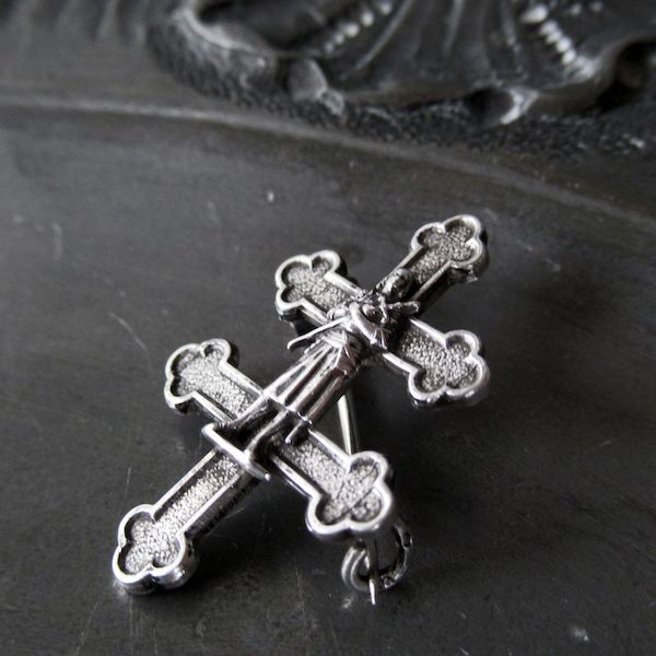 画像: 聖ジャンヌダルクとロレーヌ十字のシルバーブローチ