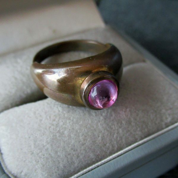 画像: 紫の丸いガラスのリング