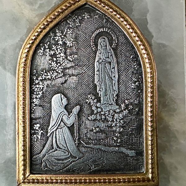 画像: ルルドの聖母の盾（大理石）