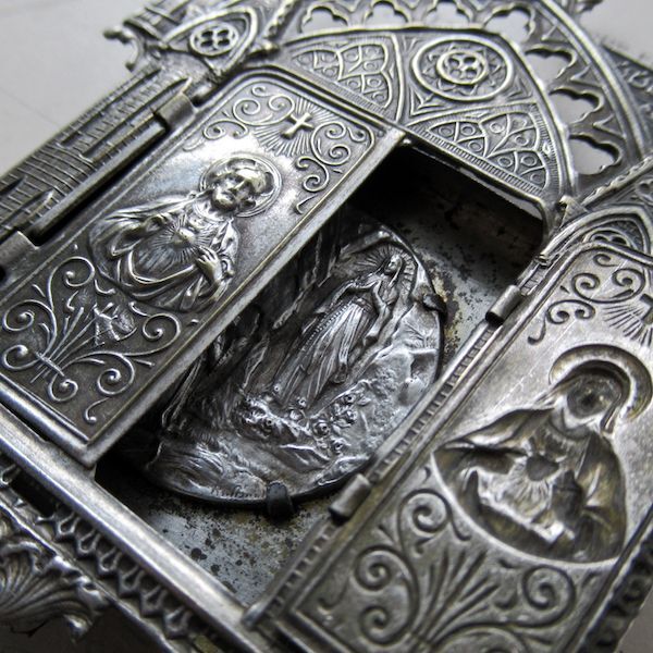画像: ルルドの聖母の扉付き祭壇