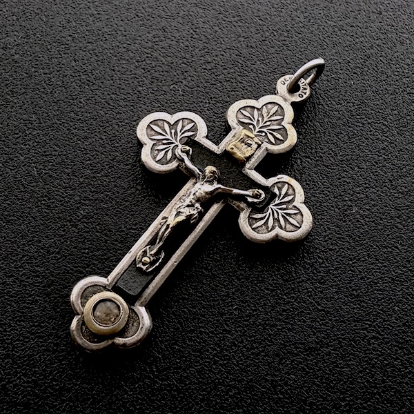 イエスキリスト　十字架　ローマ 　カタコンベ 　土入り　聖遺物 ローマカタコンベの土入り十字架 - Eggplant